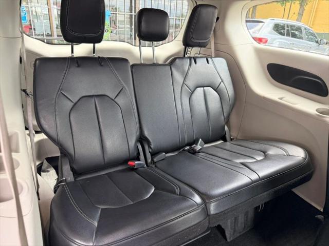 2022 Chrysler Pacifica Hybrid Touring L