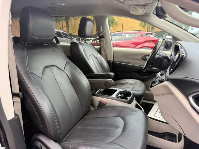 2022 Chrysler Pacifica Hybrid Touring L