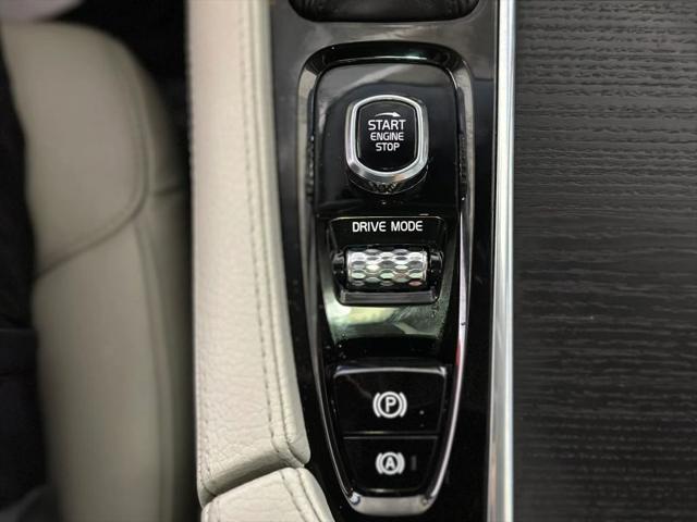 2020 Volvo XC90 T6 Momentum 7 Passenger