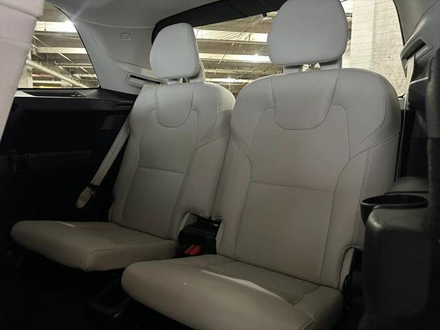 2020 Volvo XC90 T6 Momentum 7 Passenger