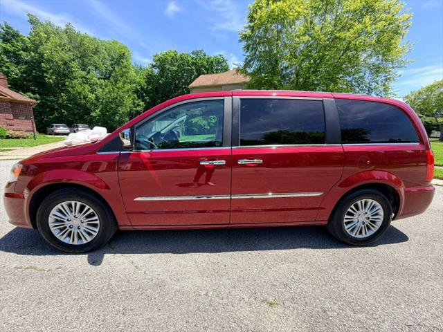 2015 Chrysler Town & Country Touring-L