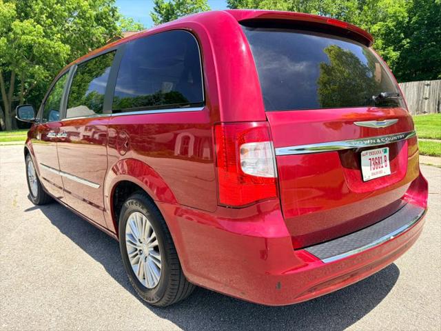 2015 Chrysler Town & Country Touring-L