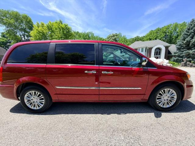 2015 Chrysler Town & Country Touring-L