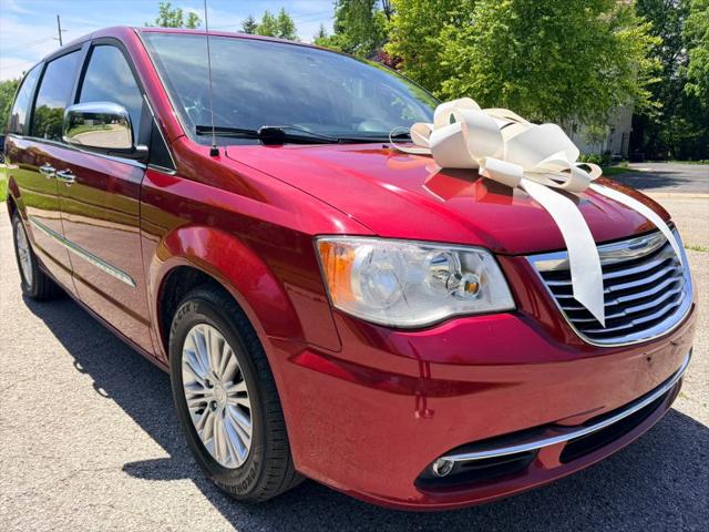 2015 Chrysler Town & Country Touring-L