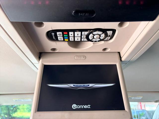 2015 Chrysler Town & Country Touring-L