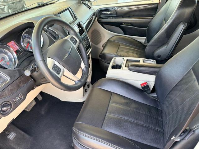 2015 Chrysler Town & Country Touring-L