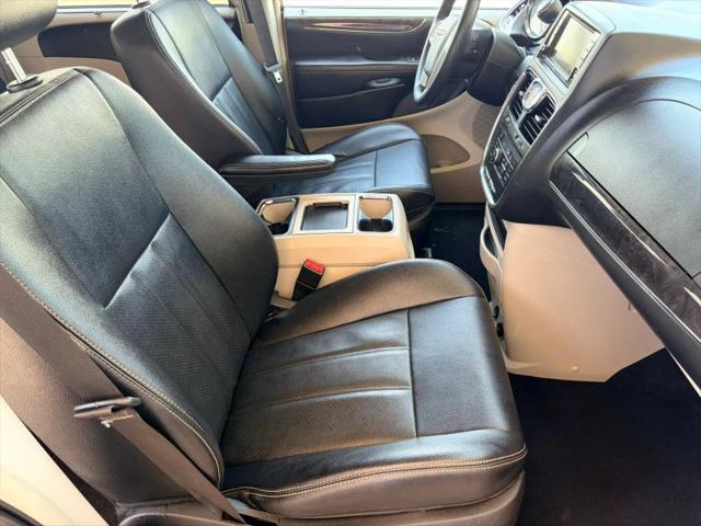 2015 Chrysler Town & Country Touring-L