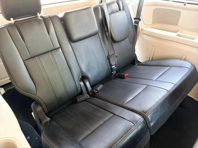 2015 Chrysler Town & Country Touring-L