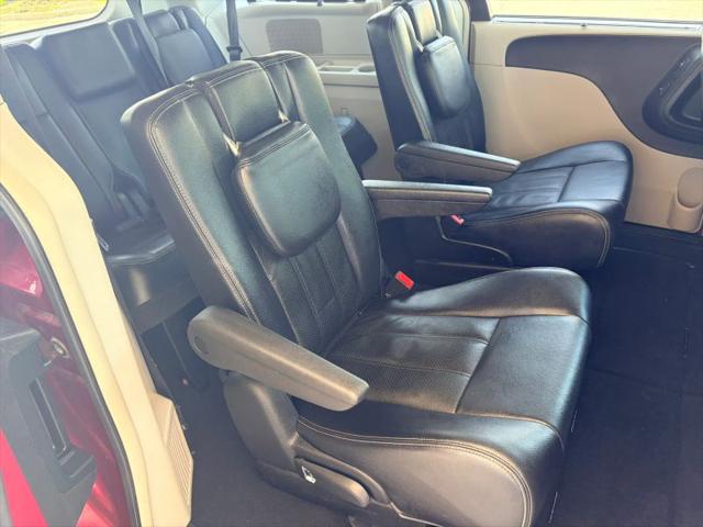2015 Chrysler Town & Country Touring-L