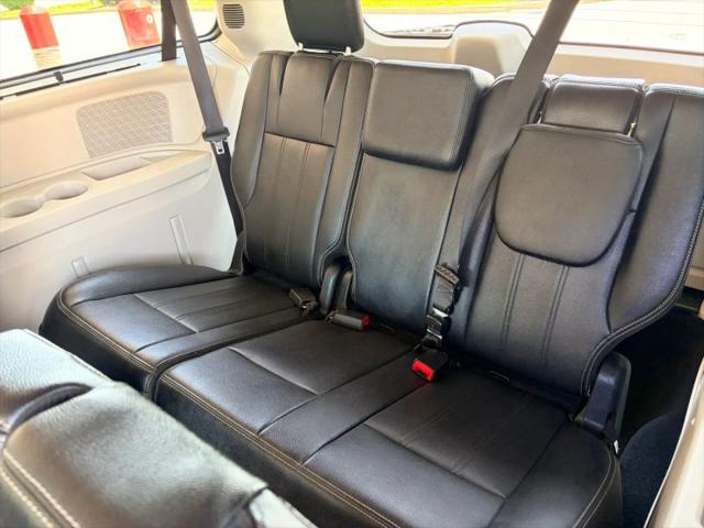 2015 Chrysler Town & Country Touring-L