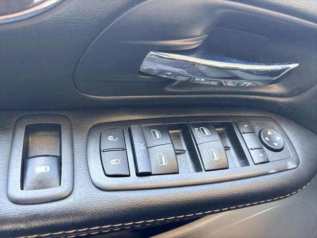2015 Chrysler Town & Country Touring-L