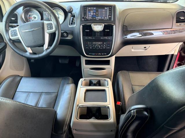 2015 Chrysler Town & Country Touring-L