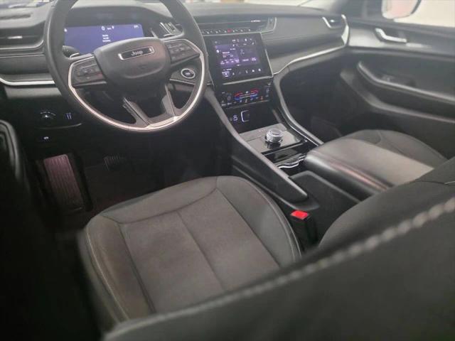 2023 Jeep Grand Cherokee L Laredo 4x4