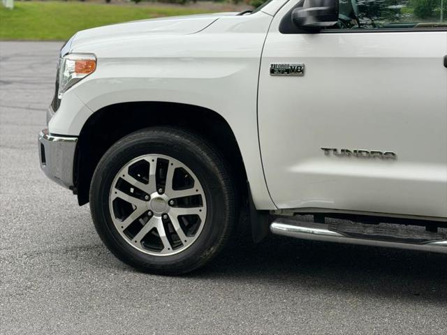 2017 Toyota Tundra SR5 5.7L V8