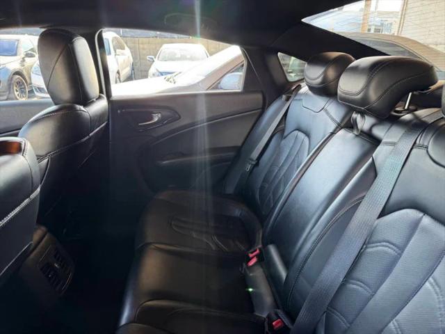 2015 Chrysler 200 S