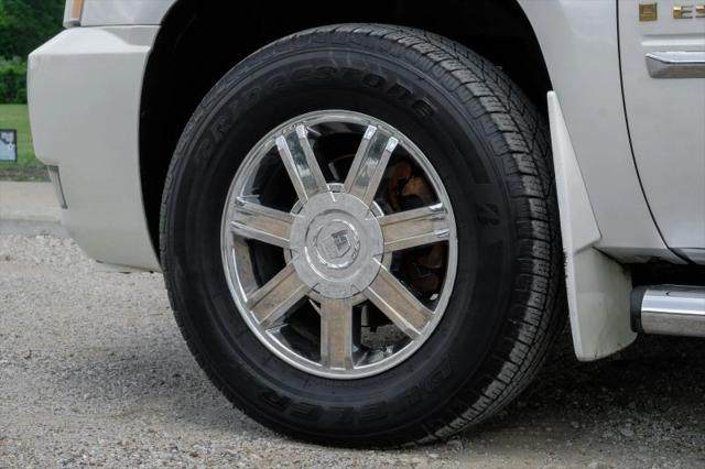 2007 Cadillac Escalade EXT Standard