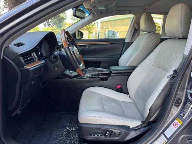 2014 Lexus ES 300h 300h