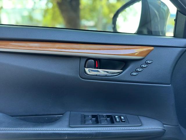 2014 Lexus ES 300h 300h