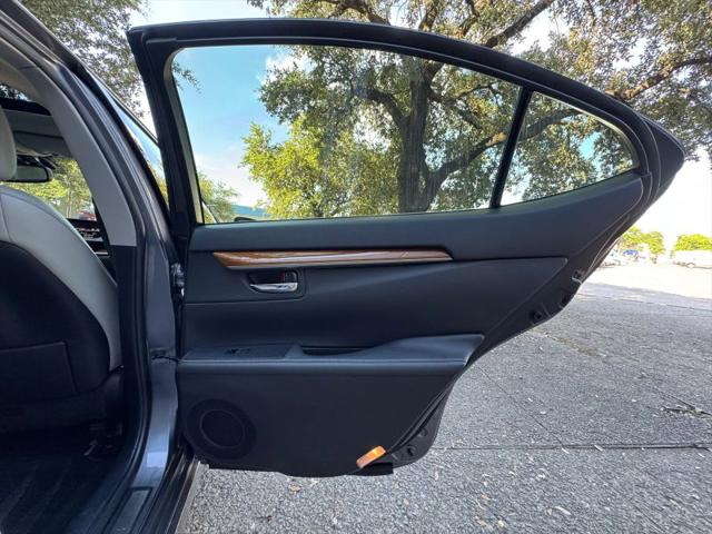 2014 Lexus ES 300h 300h