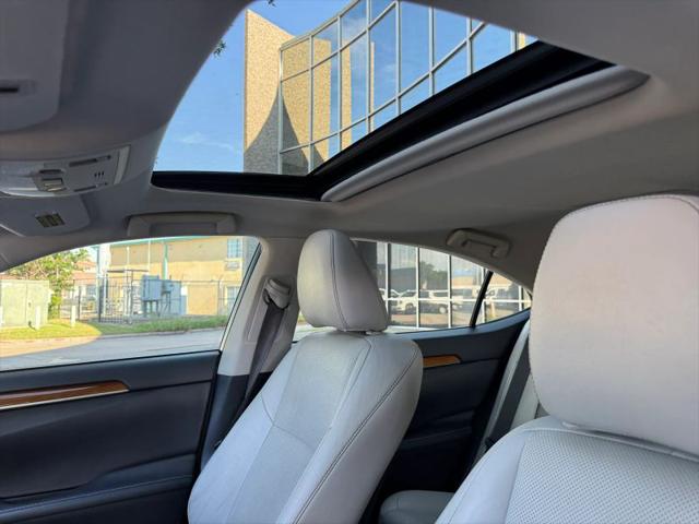 2014 Lexus ES 300h 300h
