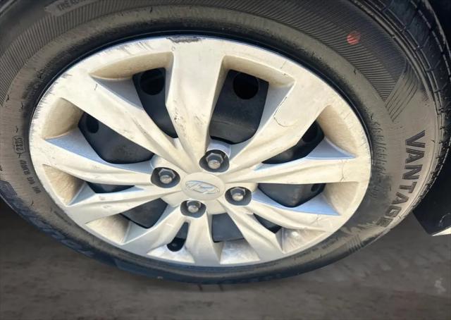 2022 Hyundai Accent SE