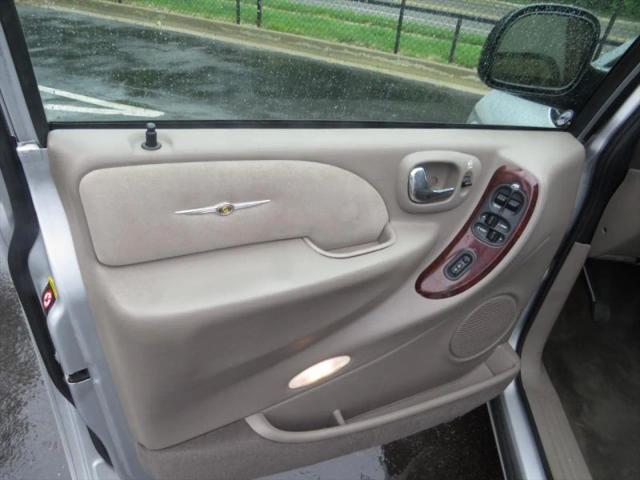2002 Chrysler Town & Country Limited