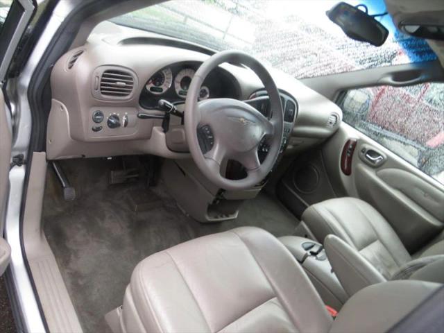 2002 Chrysler Town & Country Limited