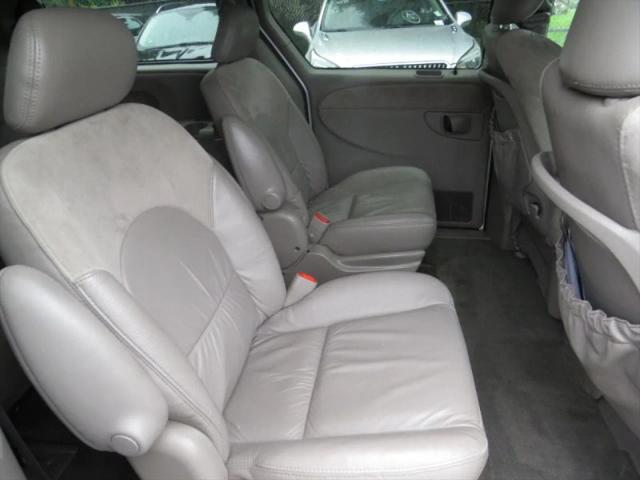 2002 Chrysler Town & Country Limited