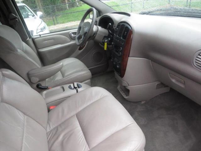 2002 Chrysler Town & Country Limited