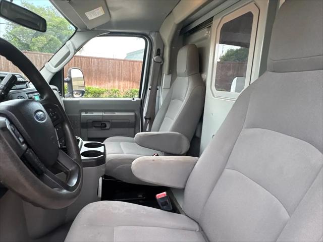 2021 Ford E-350 Cutaway Base