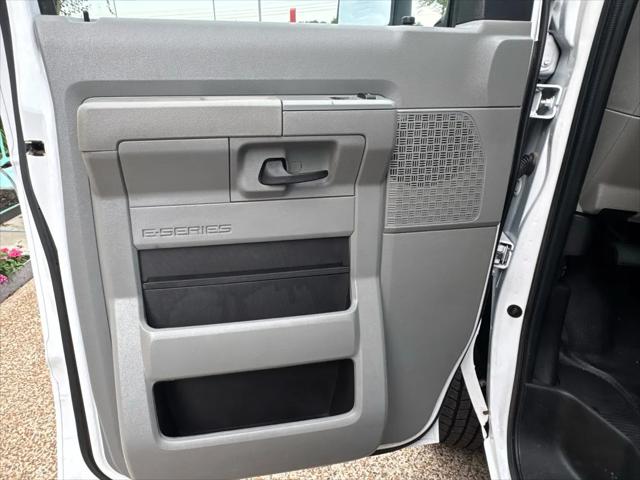 2021 Ford E-350 Cutaway Base