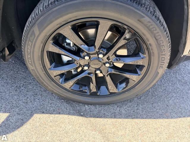 2022 Jeep Grand Cherokee Laredo X 4x4