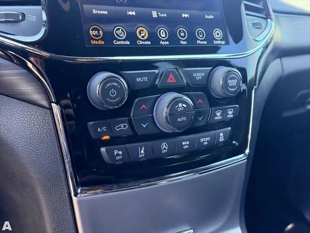2022 Jeep Grand Cherokee Laredo X 4x4