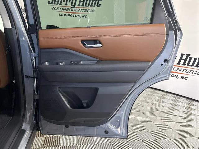 2025 Nissan Pathfinder Platinum 4WD