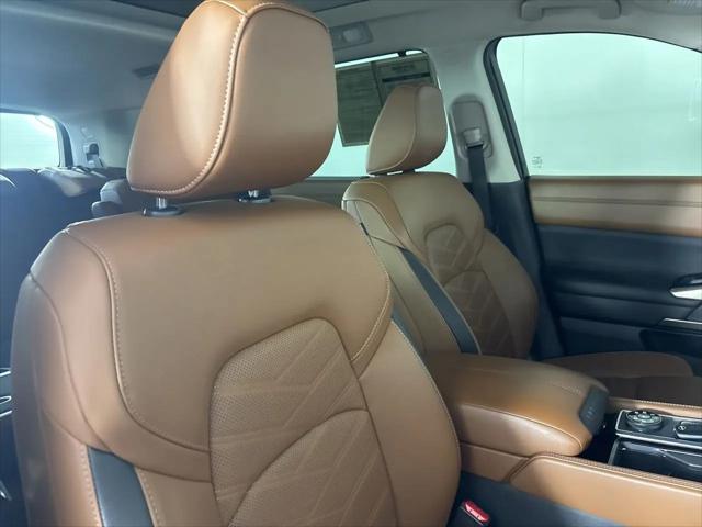 2025 Nissan Pathfinder Platinum 4WD