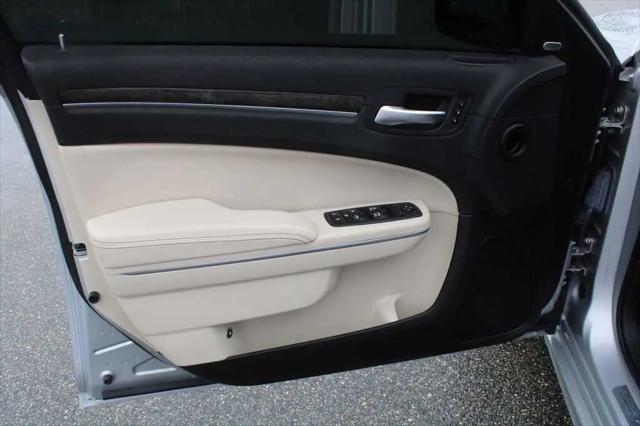 2023 Chrysler 300 Touring L