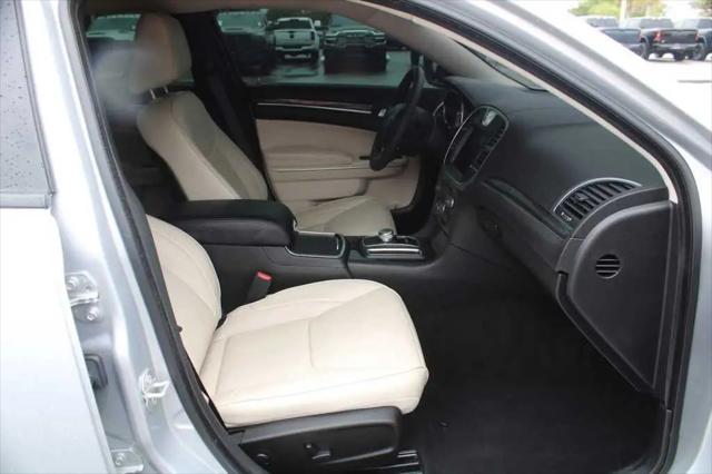 2023 Chrysler 300 Touring L