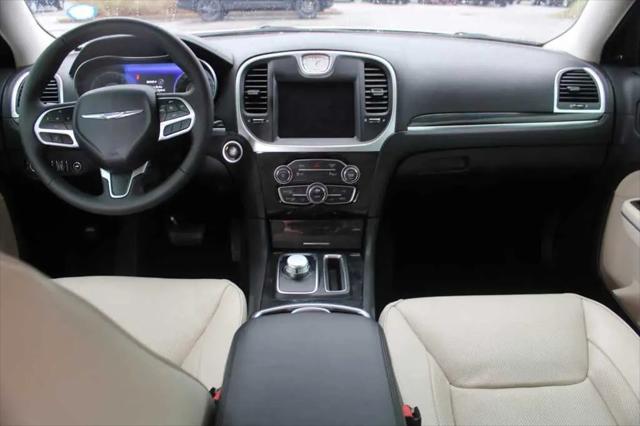 2023 Chrysler 300 Touring L