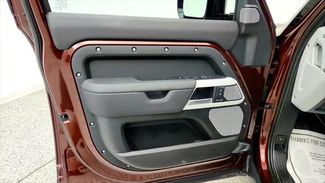 2024 Land Rover Defender 130 P400 X-Dynamic SE