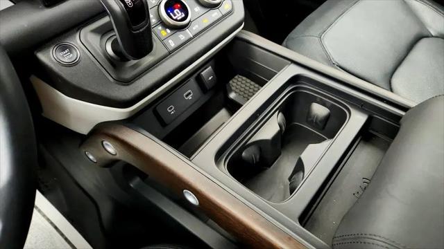 2024 Land Rover Defender 130 P400 X-Dynamic SE