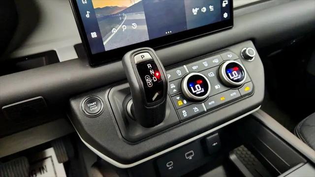 2024 Land Rover Defender 130 P400 X-Dynamic SE