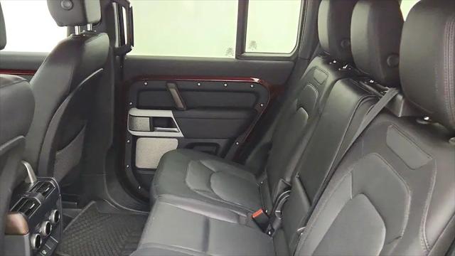 2024 Land Rover Defender 130 P400 X-Dynamic SE