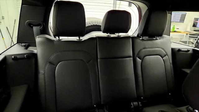 2024 Land Rover Defender 130 P400 X-Dynamic SE