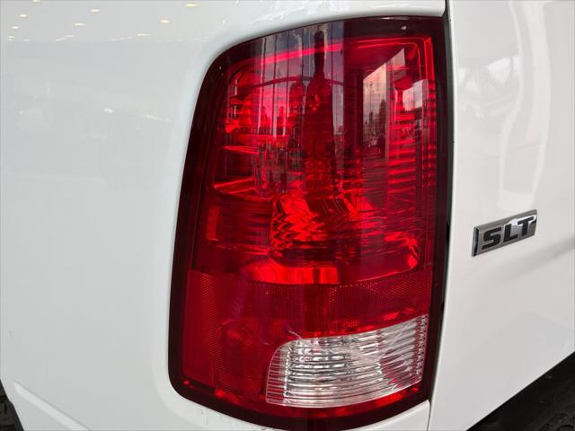 2022 Ram 1500 Classic SLT Crew Cab 4x4 5'7" Box