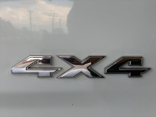 2022 Ram 1500 Classic SLT Crew Cab 4x4 5'7" Box
