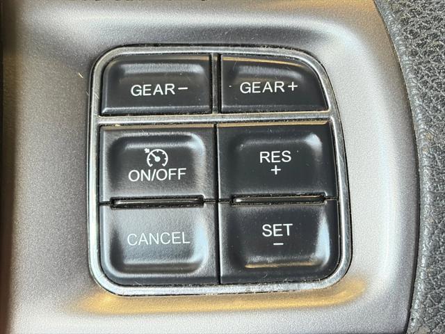 2022 Ram 1500 Classic SLT Crew Cab 4x4 5'7" Box