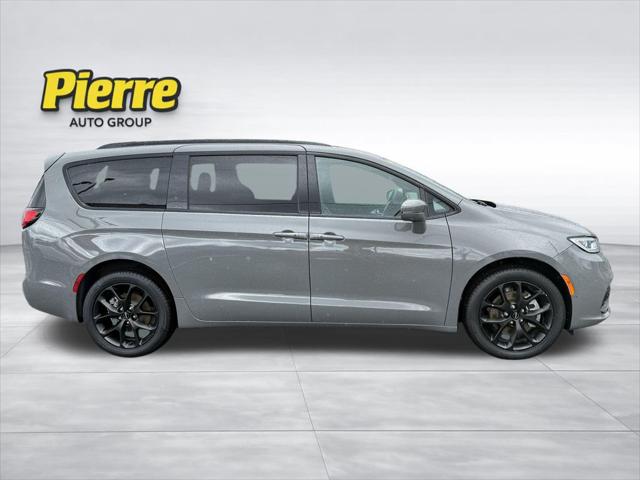 2022 Chrysler Pacifica Limited AWD