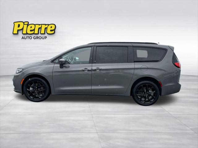 2022 Chrysler Pacifica Limited AWD