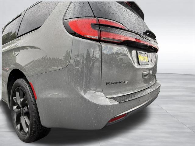 2022 Chrysler Pacifica Limited AWD