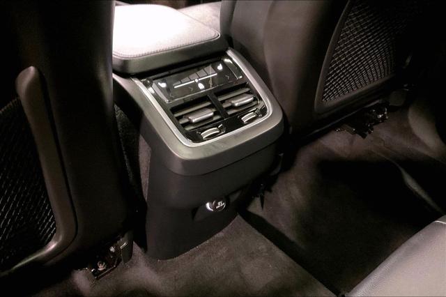 2020 Volvo XC90 T5 Momentum 7 Passenger